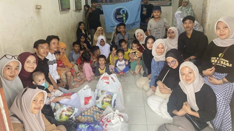 Mahasiswa BKI UIN Palopo Turun ke Jalan saat Sahur, Ramadhan Konselor Tebar Kepedulian di Kota Palopo