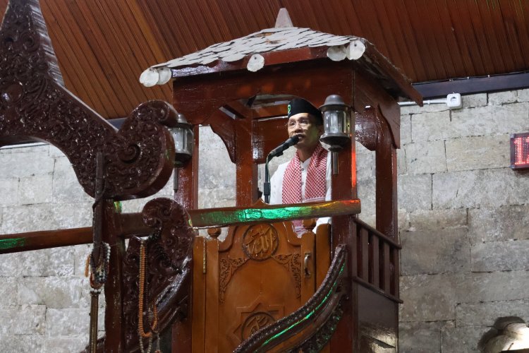 Usai Ramadan, Rektor UIN Palopo Ingatkan Ancaman “Turunnya Iman” dalam Khutbah Jumat