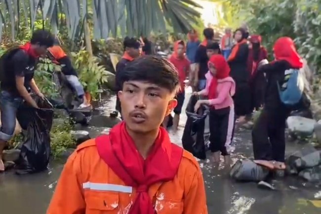 Mapala UIN Palopo Gelar Aksi Bersih Sungai Peringati Hari Bumi 2026