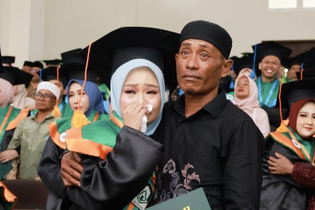 UIN Palopo Wisuda 648 Lulusan, Rektor Tekankan Pentingnya Integritas di Era AI