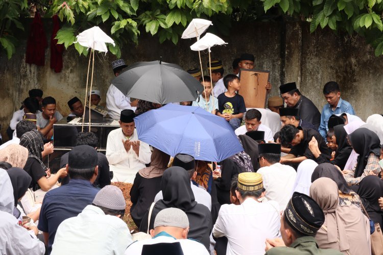 Duka di Balandai: Kisah Perpisahan Terakhir untuk Guru Besar UIN Palopo