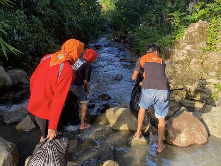Mapala UIN Palopo Gelar Aksi Bersih Sungai Peringati Hari Bumi 2026