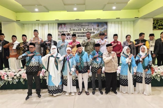 Pemkab Tana Toraja Lepas Jamaah Haji 2026 dengan Suasana Haru