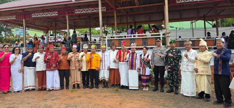 Kemenhaj Dorong Moderasi dan Akhlak Mulia pada Hardiknas 2026 di Tana Toraja