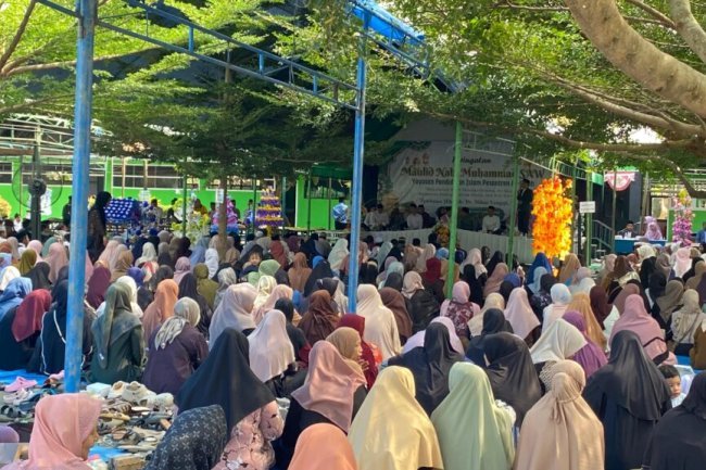 Cinta Rasulullah Harus Tampak dalam Akhlak kepada Sesama