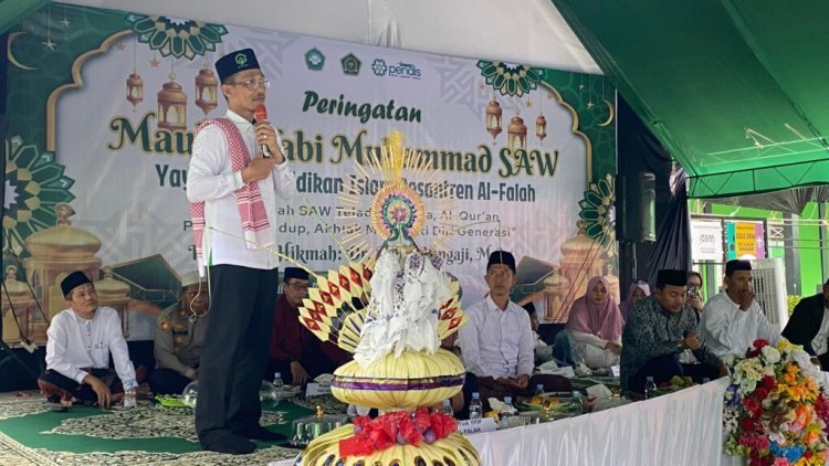 Cinta Rasulullah Harus Tampak dalam Akhlak kepada Sesama