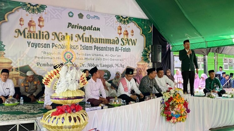 Cinta Rasulullah Harus Tampak dalam Akhlak kepada Sesama