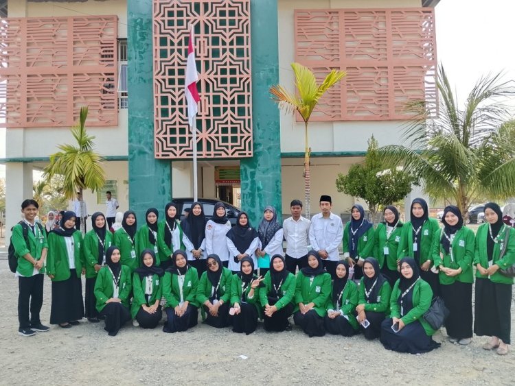 Asistensi Mengajar Jadi Pengganti Perkuliahan, 78 Mahasiswa FTIK UIN Palopo Turun ke Sekolah